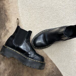 Dr Martens 2976 Smooth Leather Platform Chelsea Boots
